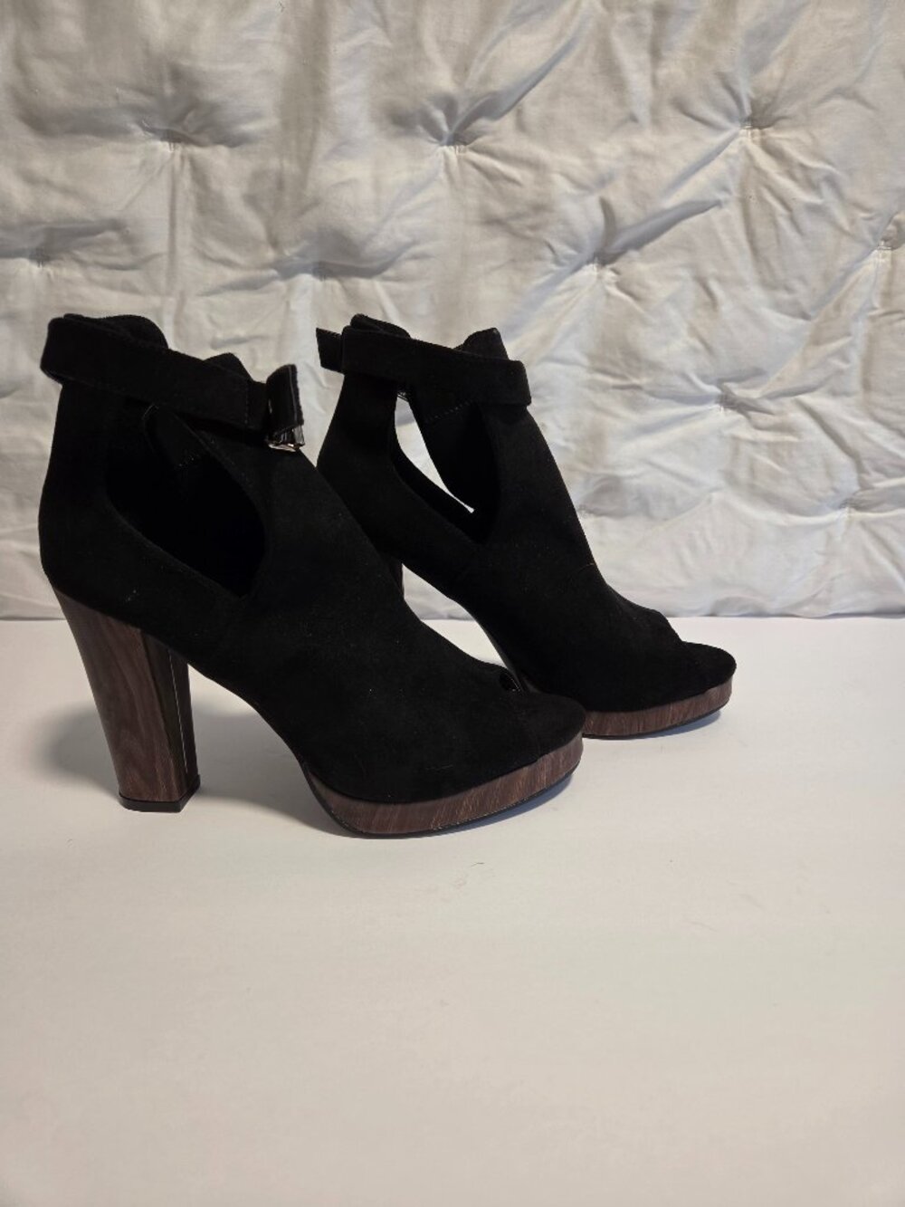Tinstree Black Peep Toe Platform Heel Womens Size 9